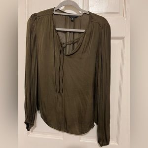 Women’s Banana Republic Hunter Green blouse in a size M.